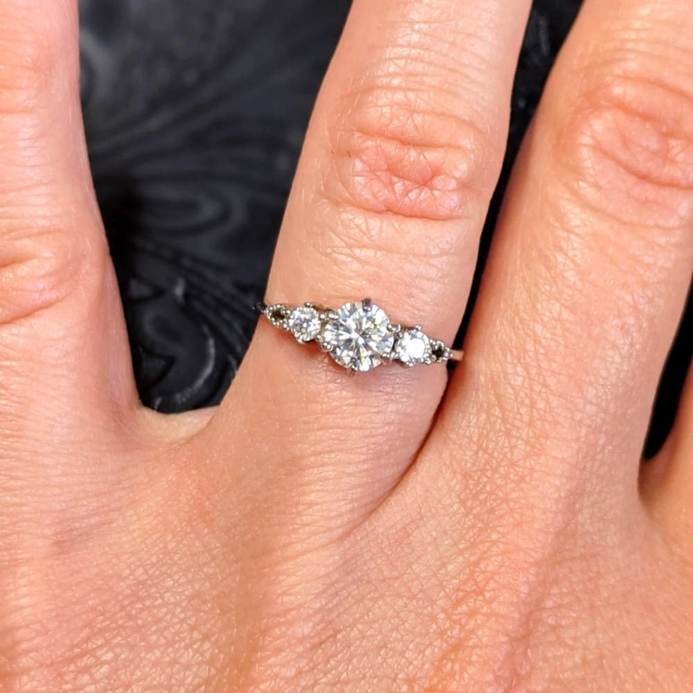 5mm moissanite 3 stone ring engagement silver 4.5 - Picture 3 of 8
